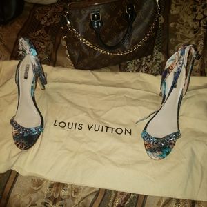 Diamond guess heels